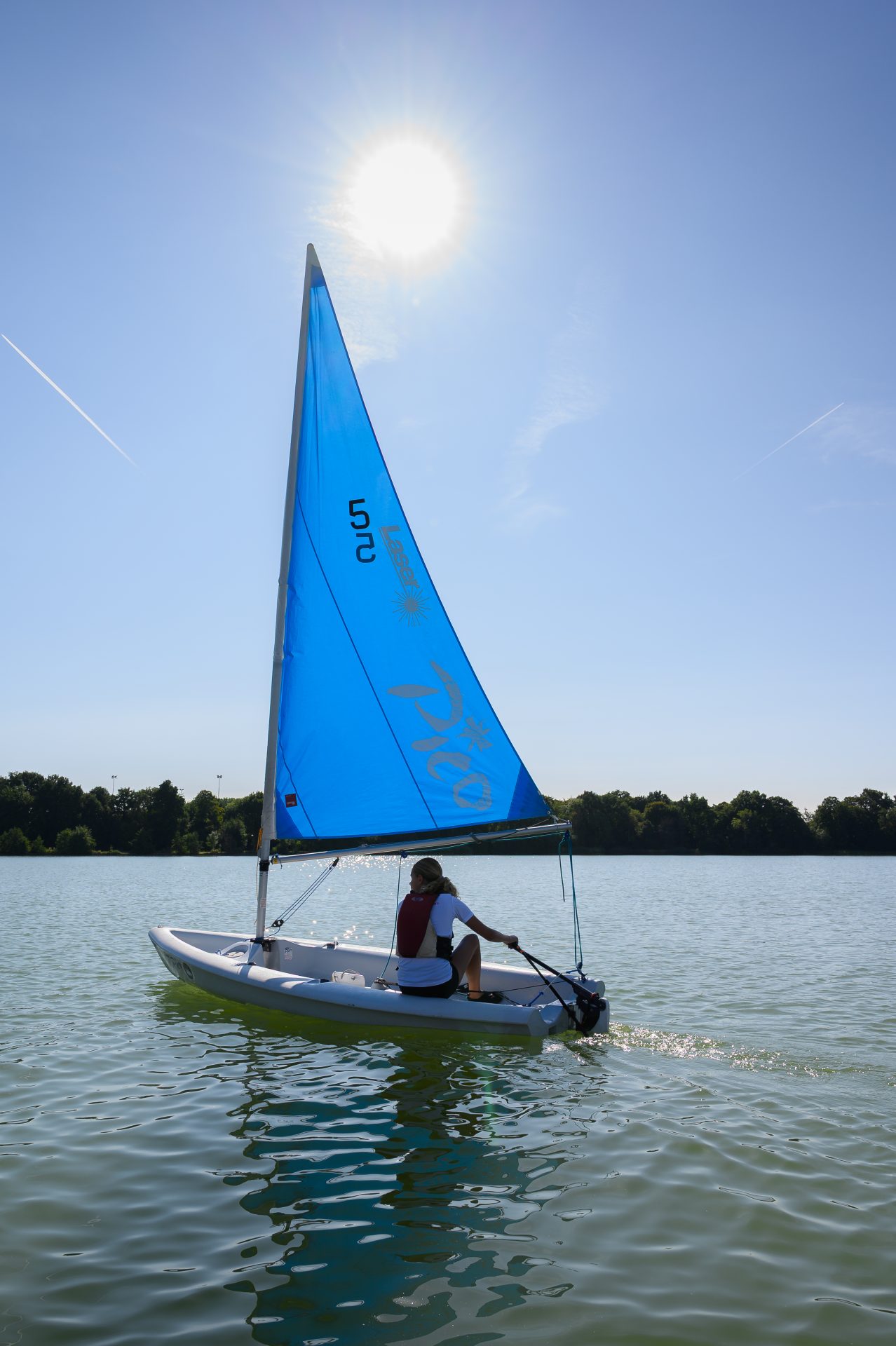 Zeilboten varen bij elkaar op de Oosterplas.
